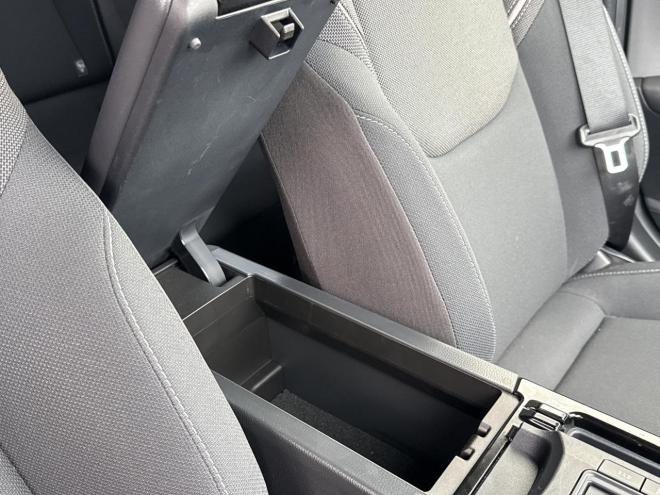 プリウス2.0G E-Four 4WD　ローンが不安な方＜優遇ローン＞　本州仕入　寒冷地仕様　軽減ブレーキ　レーンキープ 4WD 2000 5Dr