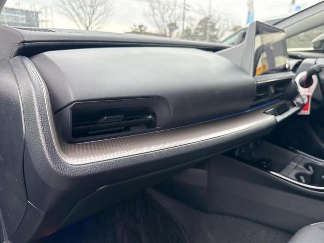 プリウス2.0G E-Four 4WD　ローンが不安な方＜優遇ローン＞　本州仕入　寒冷地仕様　軽減ブレーキ　レーンキープ 4WD 2000 5Dr