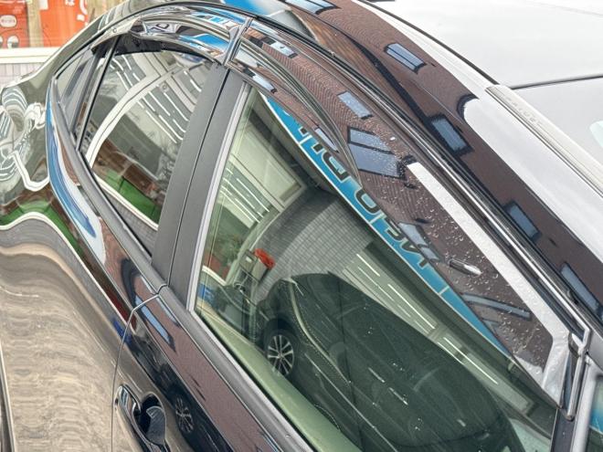 プリウス2.0G E-Four 4WD　ローンが不安な方＜優遇ローン＞　本州仕入　寒冷地仕様　軽減ブレーキ　レーンキープ 4WD 2000 5Dr