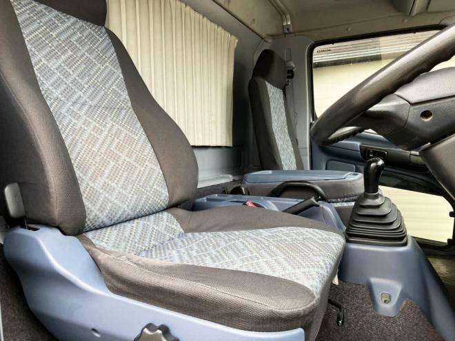 レンジャー中古　増t　家畜運搬車6.7m　中型トラック