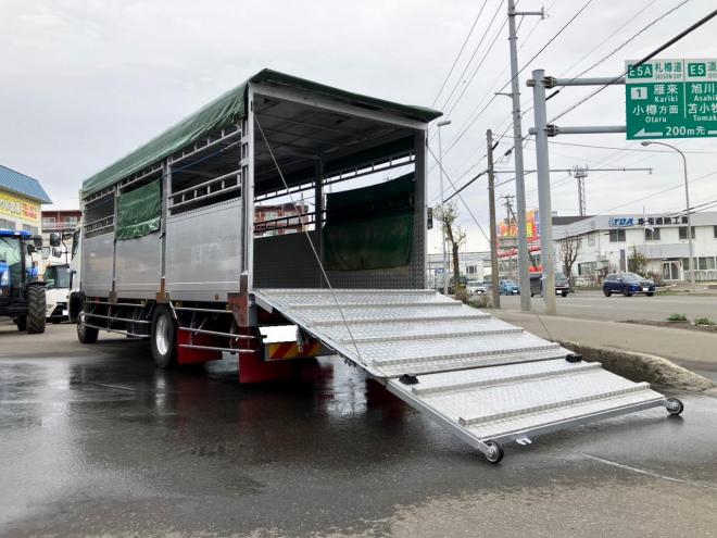 レンジャー中古　増t　家畜運搬車6.7m　中型トラック