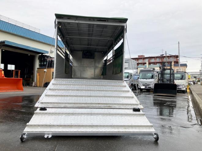 レンジャー中古　増t　家畜運搬車6.7m　中型トラック