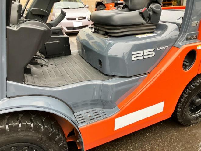 フォークリフトトヨタ　中古　8FD25　建機