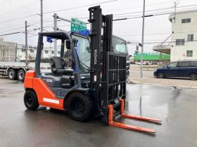 フォークリフト　トヨタ　中古　8FD25　建機