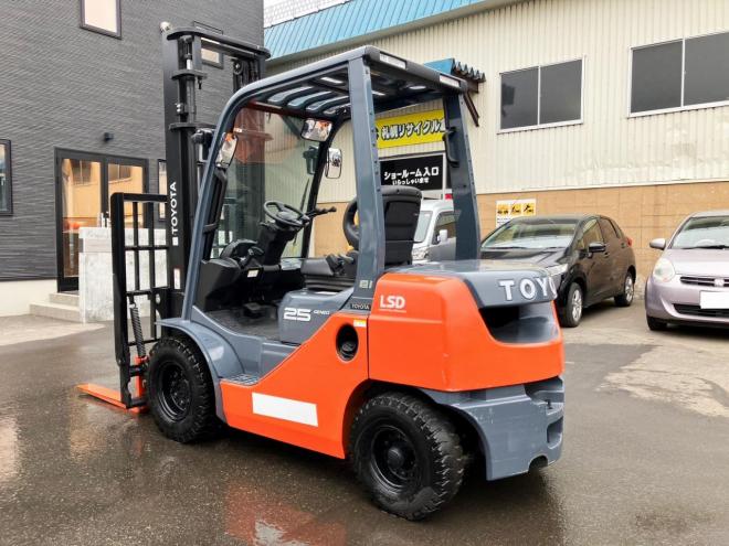 フォークリフトトヨタ　中古　8FD25　建機