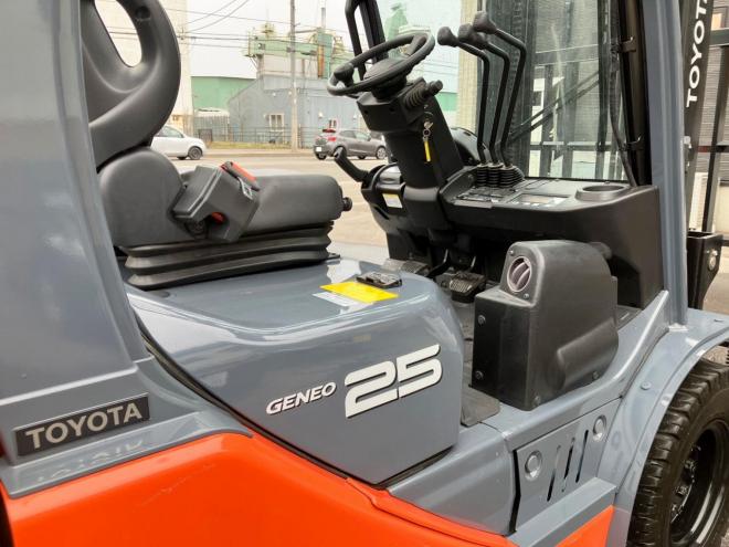 フォークリフトトヨタ　中古　8FD25　建機