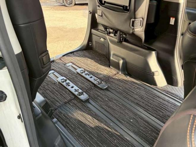 ヴェルファイア2.5 Z 4WD　純正ナビ　TRDエアロ　両側パワスラ　バックカメラ　社外アルミホイール　ETC　車高調　パワステ　パワーウィンドウ　キーレスエントリー　ABS　盗難防止装置　横滑り防止装置　エアコン　3列シート 2500