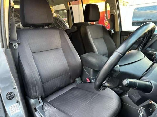 パジェロ3.2 ロング エクシード ディーゼルターボ 4WD　クルーズコントロール　パワステ　パワーウィンドウ　ABS　純正ナビ　バックカメラ　横滑り防止装置　盗難防止装置　純正アルミホイール 3200