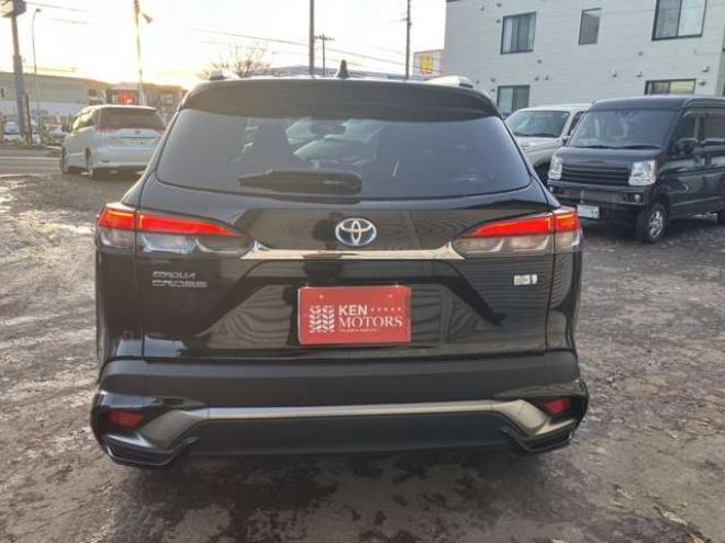 カローラクロス1.8 ハイブリッド Z E-Four 4WD　モデリスタエアロ　電動シート　電動リアゲート　バックカメラ　ETC　フルセグTV　パワステ　パワーウィンドウ　ABS　クルーズコントロール　アルミホイール　盗難防止装置　横滑り防止装置　ルーフレール 1800