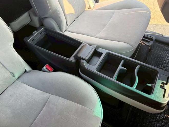 マークXジオ2.4 240G 4WD　6人乗り　3列シート　パワステ　パワーウィンドウ　純正ナビ　キーレスエントリー　ETC　バックカメラ　ABS　盗難防止装置　エアコン　電動シート　横滑り防止装置　アルミホイール 2400