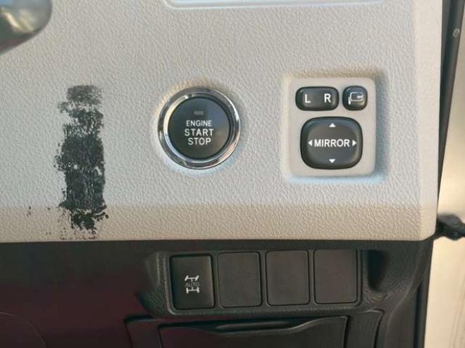 マークXジオ2.4 240G 4WD　6人乗り　3列シート　パワステ　パワーウィンドウ　純正ナビ　キーレスエントリー　ETC　バックカメラ　ABS　盗難防止装置　エアコン　電動シート　横滑り防止装置　アルミホイール 2400