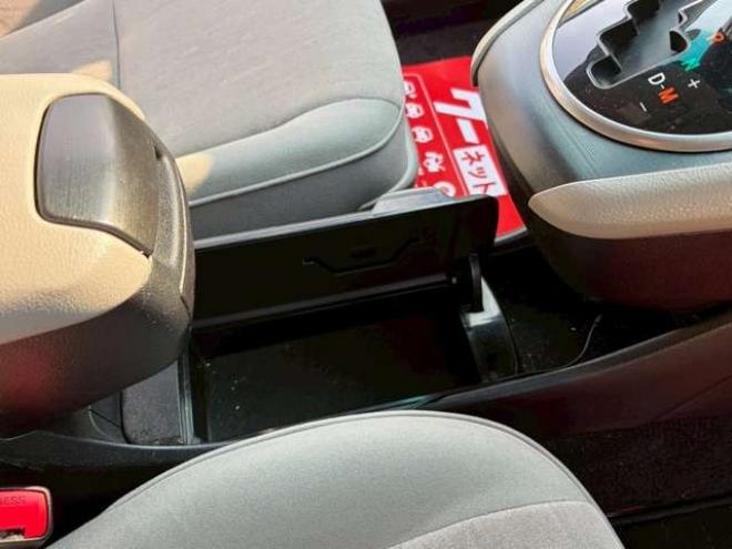 マークXジオ2.4 240G 4WD　6人乗り　3列シート　パワステ　パワーウィンドウ　純正ナビ　キーレスエントリー　ETC　バックカメラ　ABS　盗難防止装置　エアコン　電動シート　横滑り防止装置　アルミホイール 2400