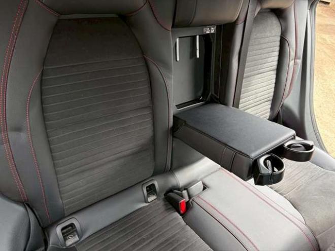 ベンツCLAクラス CLA250 4マチック 4WD　ナビ　バックカメラ　ETC　キーレスエントリー　シートヒーター　エアコン　クルーズコントロール　ABS　盗難防止装置　パワステ　パワーウィンドウ　横滑防止装置　パーキングアシスト　アイドリングストップ 正規輸入車 2000