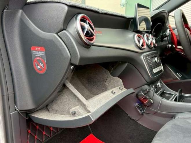 ベンツCLAクラス CLA250 4マチック 4WD　ナビ　バックカメラ　ETC　キーレスエントリー　シートヒーター　エアコン　クルーズコントロール　ABS　盗難防止装置　パワステ　パワーウィンドウ　横滑防止装置　パーキングアシスト　アイドリングストップ 正規輸入車 2000