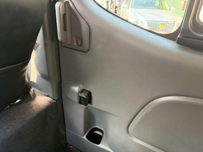 キャラバンNV350 2.5 プレミアムGX ロングボディ ディーゼルターボ 4WD　ヒッチメンバー　エンジンスターター　パワステ　パワーウィンドウ　純正ナビ　バックカメラ　ETC　社外アルミホイール　ABS　キーレスエントリー　ドライブレコーダー 2500