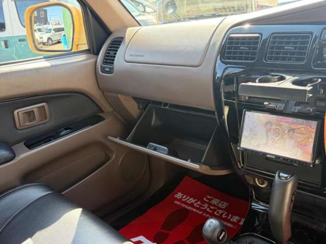 ハイラックスサーフ2.7 SSR-V ワイドボディ 4WD　US仕様　リフトアップ　全塗装済　社外ナビ　パワステ　パワーウィンドウ　ETC　バックカメラ　アルミホイール　ルーフレール　キーレスエントリー　ABS　エアコン 2700