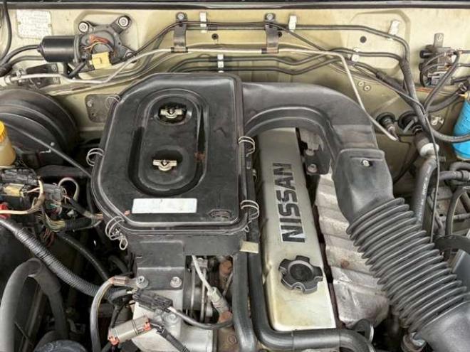 サファリ4.2 エクストラ標準ルーフグランロード ディーゼル 4WD　リフトアップ　パワステ　パワーウィンドウ　社外グリル　全塗装済　リアヒーター　デフロック　社外キーレス 4200