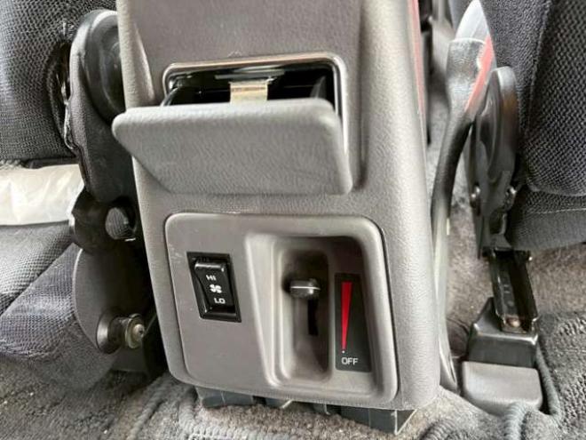 ハイラックスサーフ3.0 SSR-G ワイドボデー ディーゼルターボ 4WD　レカロシート　社外ハンドル　社外ナビ　地デジ　ETC　2バッテリー　バンパーガード　パワステ　パワーウィンドウ　純正アルミホイール　クルーズコントロール　寒冷地仕様 3000