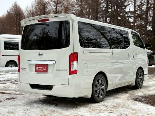 キャラバンNV350 2.5 プレミアムGX ロングボディ ディーゼルターボ 4WD　ベッドキット　カーテン　フロントスポイラー　グリルカバー　ルーフスポイラー　リアヒーター　社外ナビ　左側電動スライドドア　社外アルミホイール　ETC　バックカメラ　パワステ　パワーウィンドウ　キーレス 2500