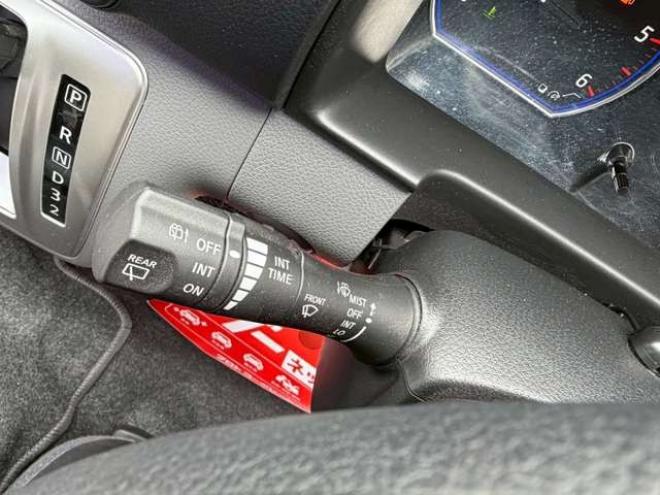 キャラバンNV350 2.5 プレミアムGX ロングボディ ディーゼルターボ 4WD　ベッドキット　カーテン　フロントスポイラー　グリルカバー　ルーフスポイラー　リアヒーター　社外ナビ　左側電動スライドドア　社外アルミホイール　ETC　バックカメラ　パワステ　パワーウィンドウ　キーレス 2500