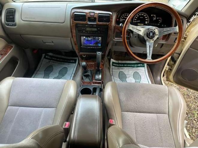 ハイラックスサーフ2.7 SSR-X プレミアムセレクション 4WD　リフトアップ　ETC　バックカメラ　社外ナビ　パワーウィンドウ　パワステ　ABS　全塗装済 2700