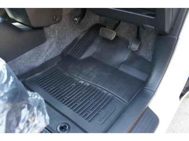 プロボックスバン1.5 F 4WD　登録済未使用車　衝突軽減システム　純正LEDフォグ　電動格納ドアミラー　オートライト　前後PW　ルームミラー内蔵Bカメラ　ドラレコ　Bluetooth&フルセグナビ　下廻防錆加工　フロアマット　ドアバイザー　社外AW 登録済未使用車 1500