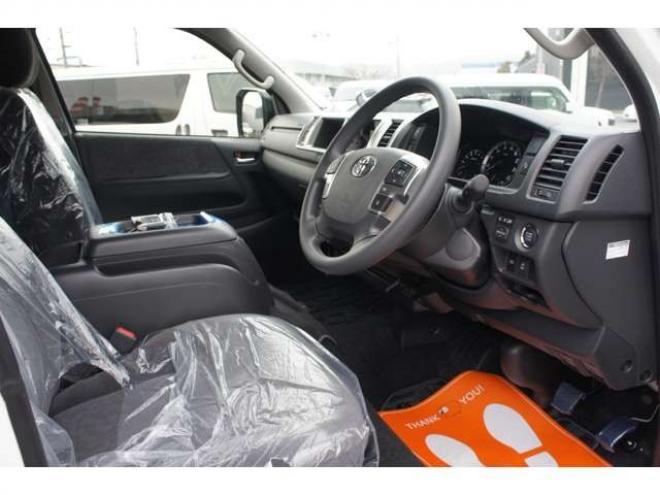 ハイエース2.7 グランドキャビン 4WD　登録済未使用車 走行6キロ　パノラミックビューモニター デジタルインナーミラー　LEDヘッドランプ　LEDフォグランプ　ホワイトパールクリスタルシャイン　メーカー保証付 登録済未使用車 2700