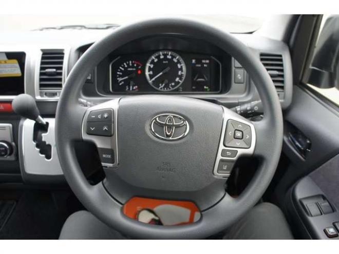 ハイエース2.7 グランドキャビン 4WD　登録済未使用車 走行6キロ　パノラミックビューモニター デジタルインナーミラー　LEDヘッドランプ　LEDフォグランプ　ホワイトパールクリスタルシャイン　メーカー保証付 登録済未使用車 2700