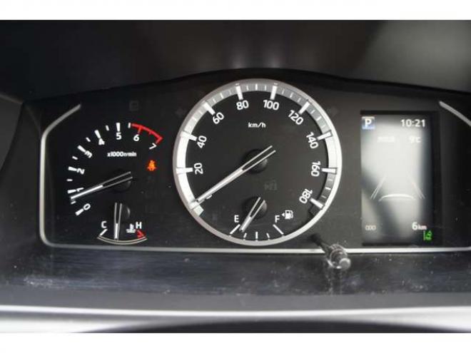 ハイエース2.7 グランドキャビン 4WD　登録済未使用車 走行6キロ　パノラミックビューモニター デジタルインナーミラー　LEDヘッドランプ　LEDフォグランプ　ホワイトパールクリスタルシャイン　メーカー保証付 登録済未使用車 2700