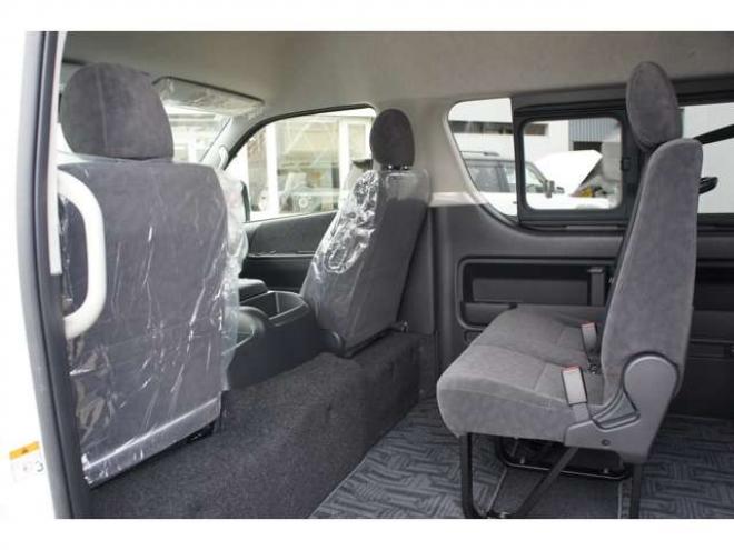 ハイエース2.7 グランドキャビン 4WD　登録済未使用車 走行6キロ　パノラミックビューモニター デジタルインナーミラー　LEDヘッドランプ　LEDフォグランプ　ホワイトパールクリスタルシャイン　メーカー保証付 登録済未使用車 2700