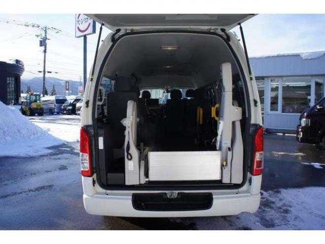 レジアスエース2.7 ウェルキャブ Bタイプ スーパーロング 4WD　ワンオーナー　純正メモリーナビTV　Bカメラ　車いす移動車　車いす2基固定装置付き　9人乗り　リア電動リフト　寒冷地仕様 福祉車両 2700