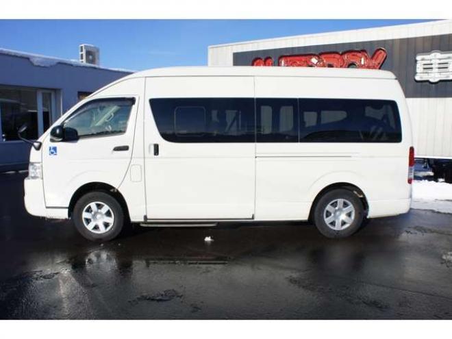 レジアスエース2.7 ウェルキャブ Bタイプ スーパーロング 4WD　ワンオーナー　純正メモリーナビTV　Bカメラ　車いす移動車　車いす2基固定装置付き　9人乗り　リア電動リフト　寒冷地仕様 福祉車両 2700