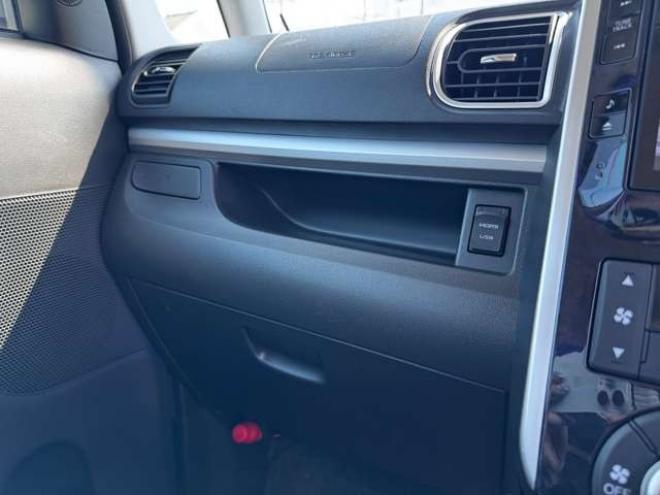 タントカスタム RS トップエディション SAIII 4WD　スマートキー・プッシュスタート・純正8incSDナビ・フルセグTV・BT・バックカメラ・片側シートヒーター・アイドリングストップ・横滑り防止・両側スライドドア・LEDヘッドライト・ETC・シートカバー 660