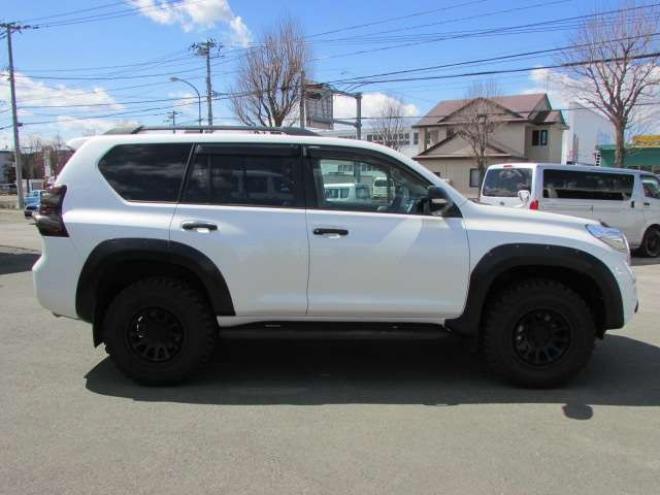 ランドクルーザープラド 2.8 TX ディーゼルターボ 4WD　社外ナビ/フルセグTV/バックカメラ/ETC/LEDヘッドライト・フォグ/ドライブレコーダー/スマートキー 2800