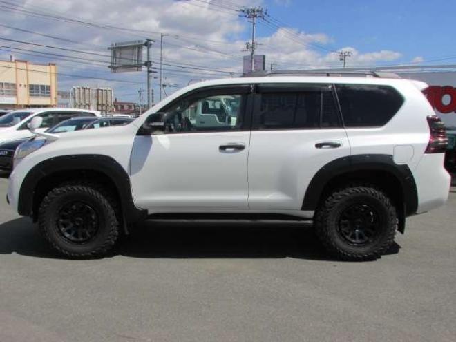 ランドクルーザープラド 2.8 TX ディーゼルターボ 4WD　社外ナビ/フルセグTV/バックカメラ/ETC/LEDヘッドライト・フォグ/ドライブレコーダー/スマートキー 2800