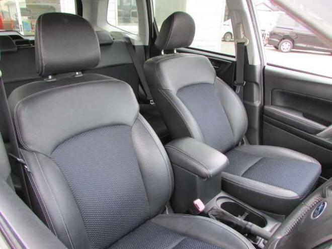 フォレスター2.0 S リミテッド 4WD　アイサイト/アイドリングストップ/シートヒーター/社外ナビ/フルセグ/バックカメラ/フリップダウンモニター/ETC/レーダークルーズコントロール 2000