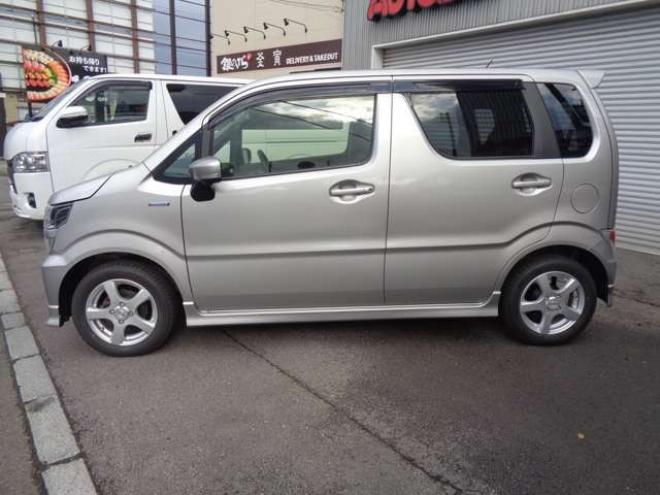 ワゴンRハイブリッド FZ セーフティパッケージ装着車 4WD　ワンオーナー車　全方位モニター　スマートキー　社外ナビ　新品シートカバー 660