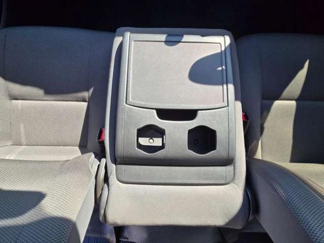 レジアスエース3.0 DX ロングボディ ディーゼルターボ 4WD　寒冷地仕様　リアヒーター　キーレス　マルチユースシートバックコンソール　フロントアンダーミラー　電動格納ミラー　パワーヒート　デイライト　純正オーディオ　FM/AM　AUX　バックカメラ 3000