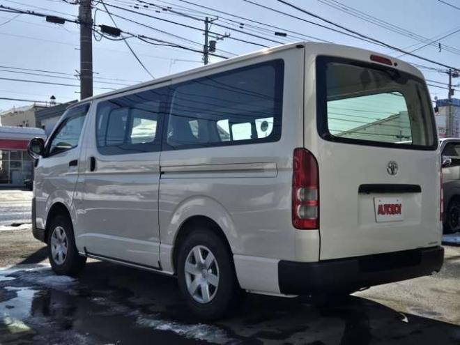 レジアスエース3.0 DX ロングボディ ディーゼルターボ 4WD　寒冷地仕様　リアヒーター　キーレス　マルチユースシートバックコンソール　フロントアンダーミラー　電動格納ミラー　パワーヒート　デイライト　純正オーディオ　FM/AM　AUX　バックカメラ 3000