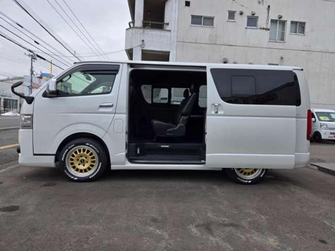 ハイエースバン2.8 スーパーGL ダークプライムII ロングボディ ディーゼルターボ 4WD　ESSEXバージョン　FスポイラーVer3&サイドライナー&リアライナー　ESSEX　ENCD17インチAW　ヨコハマPARADA17インチ　ESSEX3Dフロアマット　ハーフレザーシート　プッシュスタート　スマートキー　リアヒーター 2800