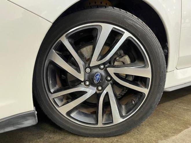 レヴォーグ２．０　ＧＴ－Ｓアイサイト　本州仕入　禁煙車　ＳＴｉエアロ　衝突軽減システム　レーダークルーズ　純正ブラックハーフレザーシート　シュタイナー１９インチＡＷ　純正１８ＡＷ＋スタッドレスタイヤ　ストラーダナビ　Ｂｌｕｅｔｏｏｔｈ 4WD 2000 5Dr