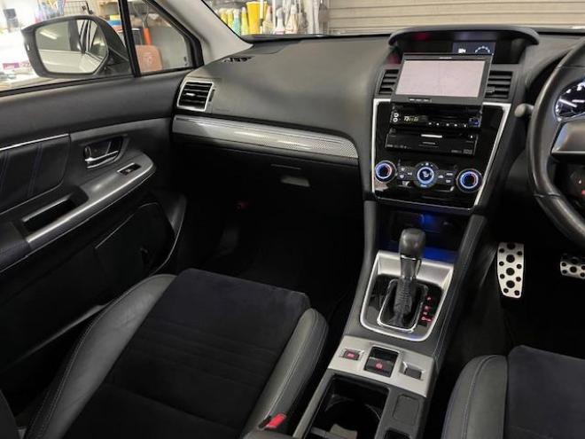 レヴォーグ２．０　ＧＴ－Ｓアイサイト　本州仕入　禁煙車　ＳＴｉエアロ　衝突軽減システム　レーダークルーズ　純正ブラックハーフレザーシート　シュタイナー１９インチＡＷ　純正１８ＡＷ＋スタッドレスタイヤ　ストラーダナビ　Ｂｌｕｅｔｏｏｔｈ 4WD 2000 5Dr