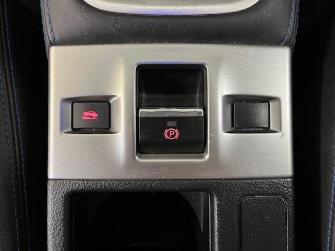 レヴォーグ２．０　ＧＴ－Ｓアイサイト　本州仕入　禁煙車　ＳＴｉエアロ　衝突軽減システム　レーダークルーズ　純正ブラックハーフレザーシート　シュタイナー１９インチＡＷ　純正１８ＡＷ＋スタッドレスタイヤ　ストラーダナビ　Ｂｌｕｅｔｏｏｔｈ 4WD 2000 5Dr