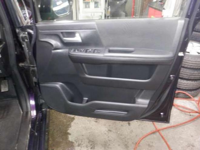 ステップワゴン2.0 スパーダ Z クールスピリット 4WD　本州仕入・後期型・ナビ・TV・Bカメラ・両側電動・スマートキー・クルコン・ETC・ワイパーデアイサー・HID・リアヒーター・フォグランプ・アイドリングストップ・フルフラットシート・パドルシフト 2000