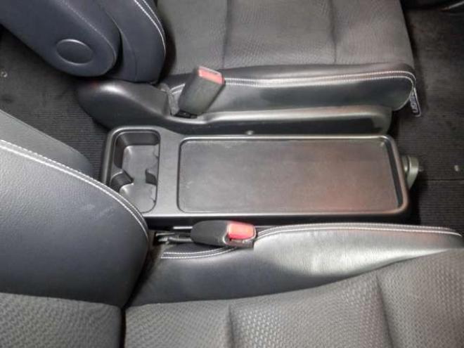 ステップワゴン2.0 スパーダ Z クールスピリット 4WD　本州仕入・後期型・ナビ・TV・Bカメラ・両側電動・スマートキー・クルコン・ETC・ワイパーデアイサー・HID・リアヒーター・フォグランプ・アイドリングストップ・フルフラットシート・パドルシフト 2000