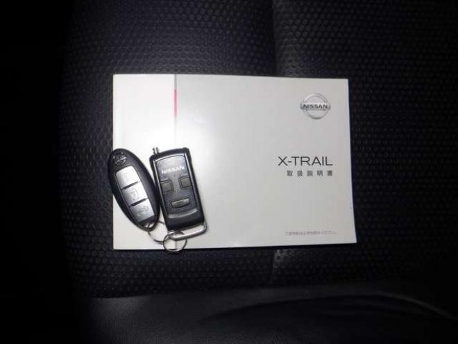 エクストレイル2.0 20X ハイブリッド エマージェンシーブレーキパッケージ 4WD　ナビ・TV・B/T・全方位カメラ・前席シートヒーター・LEDヘッドライト・電動リアゲート・純正エンスタ・インテリキー・プッシュスタート・衝突軽減・レーンキープ・クルコン・クリアランスソナー・ETC 2000