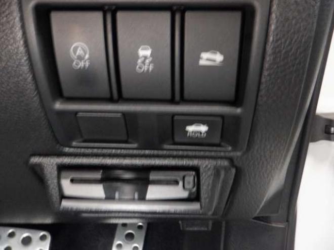 レガシィB4 2.5 i アイサイト Sパッケージ 4WD　後期型・ナビ・TV・Bカメラ・電動シート・スマートキー・プッシュスタート・アイドリングストップ・ETC・HID・パドルシフト・クルコン・フォグランプ・レーンキープ・革調シートカバー・社外エンスタ 2500