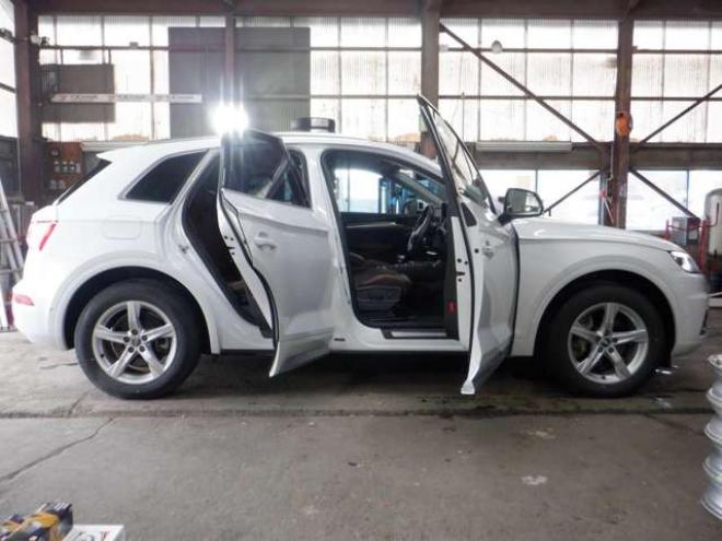 アウディQ5 2.0 TFSI クワトロ スポーツ ラグジュアリーパッケージ 4WD　茶革・ナビ・TV・B/T・F/S/Bカメラ・マトリクスLED・ヴァーチャルコックピット・電動リアゲート・シートヒーター・ACC・パワーシート・ETC・エアサス 正規輸入車 2000