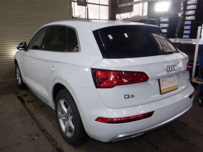アウディQ5 2.0 TFSI クワトロ スポーツ ラグジュアリーパッケージ 4WD　茶革・ナビ・TV・B/T・F/S/Bカメラ・マトリクスLED・ヴァーチャルコックピット・電動リアゲート・シートヒーター・ACC・パワーシート・ETC・エアサス 正規輸入車 2000