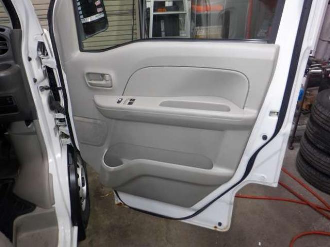 エブリィPC ハイルーフ 4WD　切替4WD　修復歴なし　キーレス　両側スライドドア　ETC　社外CDオーディオ　前席パワーウインドウ　ドアバイザー　オーバーヘッドシェルフ　プライバシーガラス 660